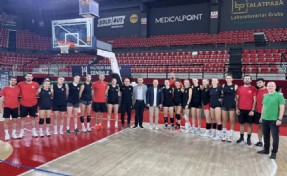 Karşıyaka yönetiminden voleybola ziyaret