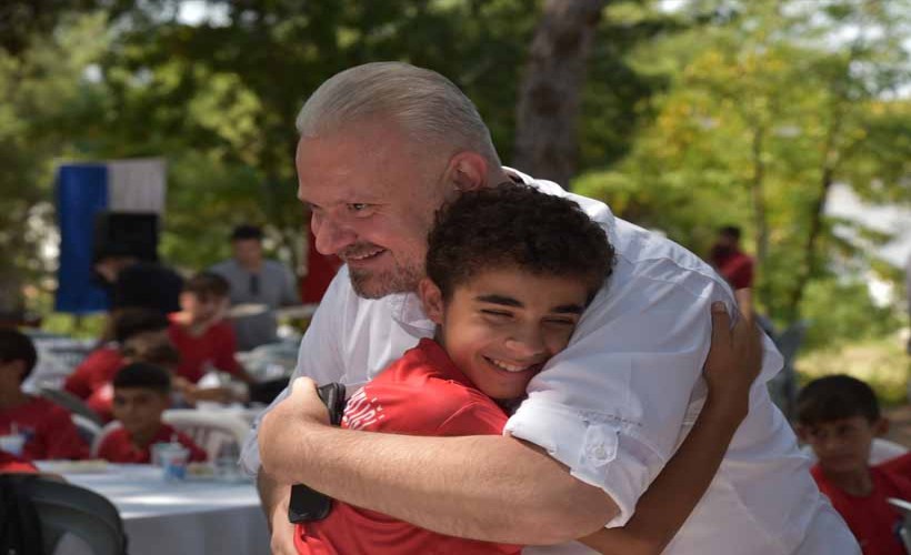 Menemen'de eğitime destek: Her öğrenciye bin TL destek