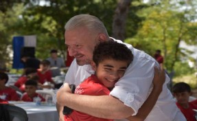 Menemen'de eğitime destek: Her öğrenciye bin TL destek