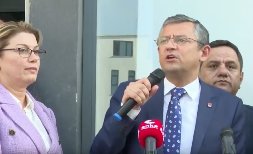 Özgür Özel: Yaprak dökülür, çınar dimdik ayaktadır