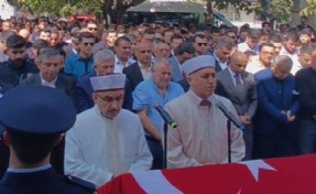 Şehit itfaiye erinin cenazesinde babanın zor anları