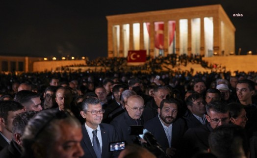 Özgür Özel, gençlerle Anıtkabir’e yürüdü