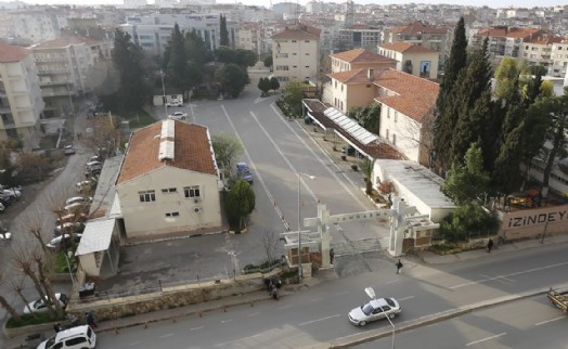 Başkan Batur'dan acil çağrı: Eski Jandarma alanı boşaltılsın