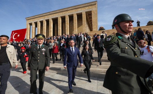 CHP Genel Başkanı Özel, PM ve YDK ile Anıtkabir'i ziyaret etti