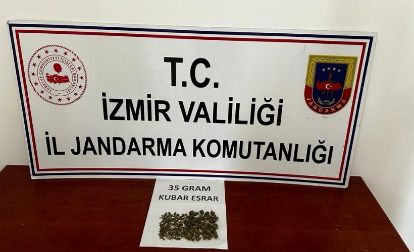 Çeşme'de şüpheli araçtan esrar çıktı