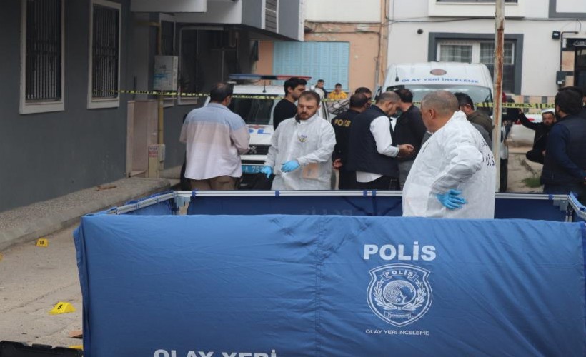 Çıkmaz sokakta sıkıştırdıkları araca kurşun yağdırdılar: 1 ölü, 2 yaralı