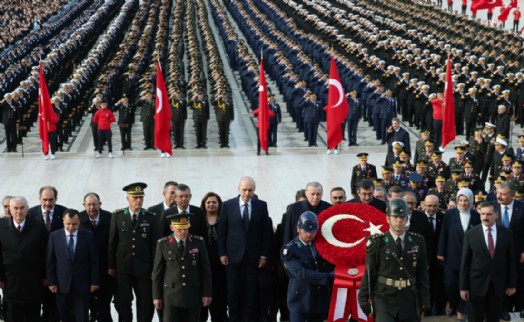 Devlet erkanı Anıtkabir’de Atatürk’ün manevi huzuruna çıktı