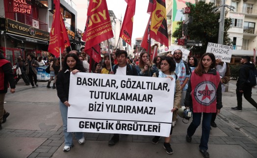 Gençlik Örgütleri İzmir'de, gözaltı ve tutuklamalara karşı yürüdü