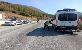 İzmir'de jandarmadan ticari araçlara denetim