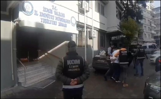 İzmir'de silah ticareti şebekesine operasyonda 2 tutuklama