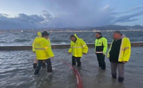 İzmir’de deniz 1 metre yükseldi