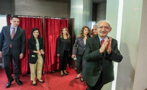 Kemal Kılıçdaroğlu parti personeli ile vedalaştı