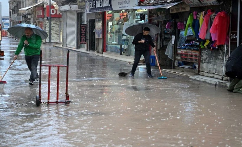 Meteoroloji'den 'sağanak' açıklaması: Soyer'den İzmirlilere uyarı