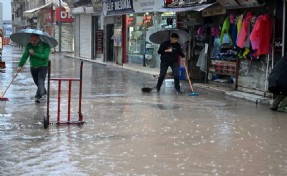 Meteoroloji'den 'sağanak' açıklaması: Soyer'den İzmirlilere uyarı