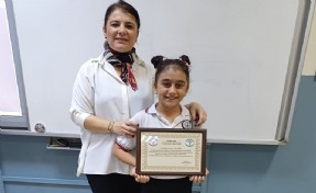 Minik Zeynep'ten Öğretmenler Gününde anlamlı bağış