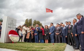 Özgür Özel, Bülent Ecevit'i mezarı başına andı