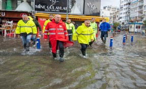 Soyer, Kordon'da incelemelerde bulundu: Zor bir geceydi!