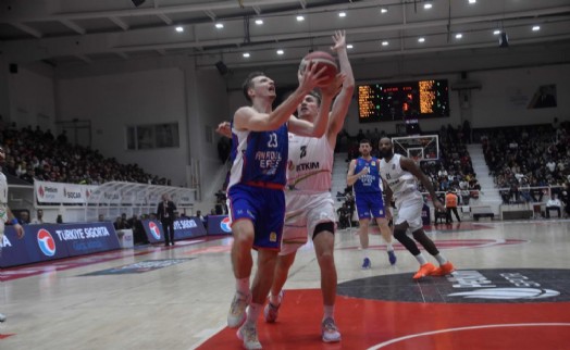 Aliağa Petkimspor evinde A. Efes'e mağlup oldu