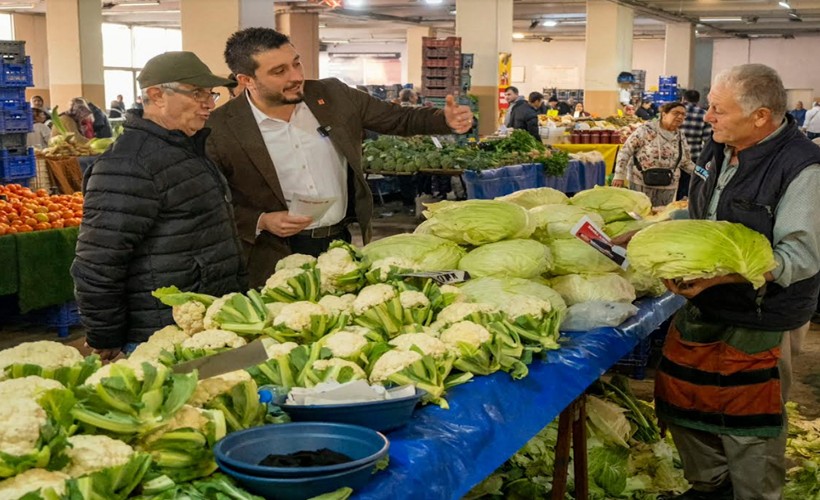 Bornova Belediye Başkan Aday Adayı Temiz, pazar esnafını ziyaret etti