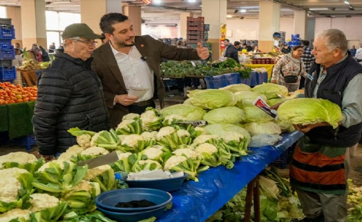 Bornova Belediye Başkan Aday Adayı Temiz, pazar esnafını ziyaret etti