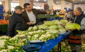 Bornova Belediye Başkan Aday Adayı Temiz, pazar esnafını ziyaret etti