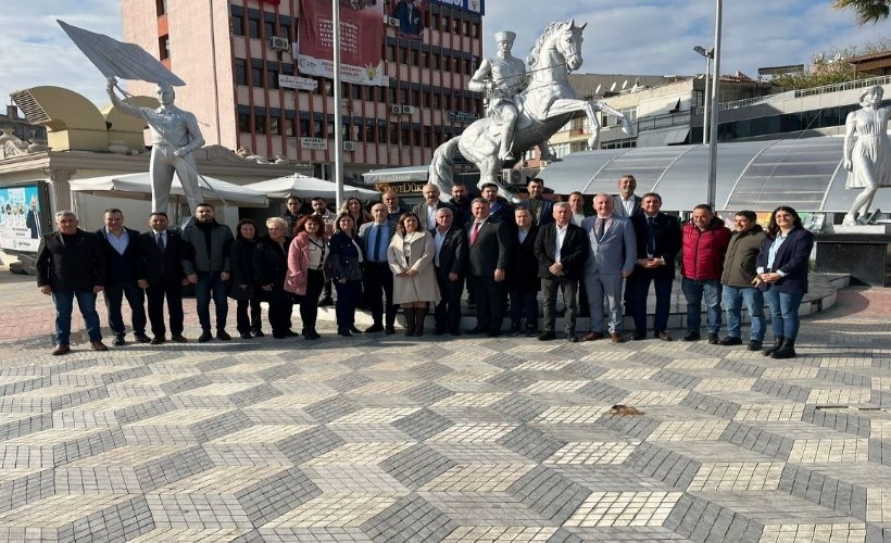 CHP Menemen'den gövde gösterisi: 11 aday adayı bir arada