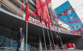 CHP'de PM ve aday açıklamalarına erteleme