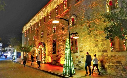 Çeşme, dopdolu bir yılbaşına hazır