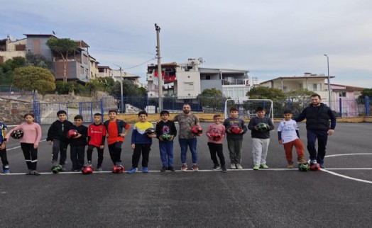 Çiğli Belediyesi’nden okullara spor malzemesi desteği