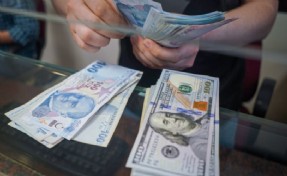 Dolar/TL haftaya zirveye yakın seyirle başladı