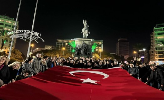 İYİ Parti İzmir İl Başkanlığı teröre lanet yürüyüşü düzenledi