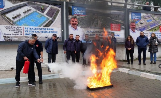 Çeşme'de zabıta personeline yangın eğitimi verildi