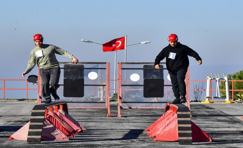 İzmir İtfaiyesi’ne girmek için ter döktüler