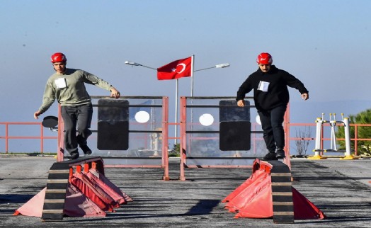 İzmir İtfaiyesi’ne girmek için ter döktüler