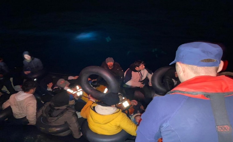 İzmir açıklarında 199 düzensiz göçmen karaya çıkartıldı