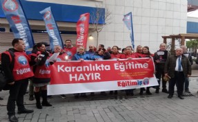 İzmir'de öğretmenlerden 'yaz saati' protestosu