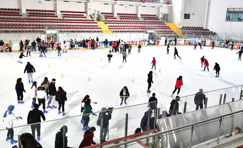 İzmirli kadınlar 2 Ocak’ta buz pistinde