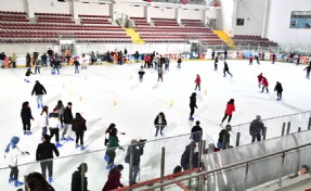 İzmirli kadınlar 2 Ocak’ta buz pistinde