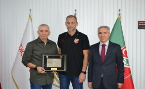 Karşıyaka Medical Point’te Gökhan Öner, galibiyetle başladı