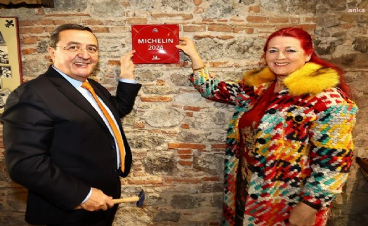 Konaklı esnafın Michelin Plaketi'ni Başkan Batur astı