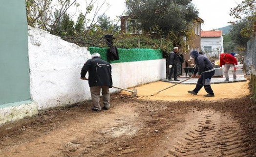 Menderes Kuyucak kilit parke ile döşeniyor