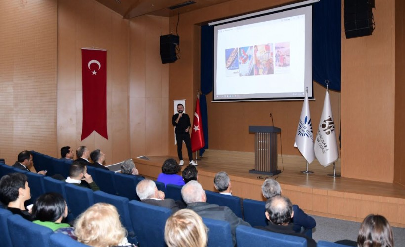 Mobilya Akademi'de 'Neden Tasarım' semineri