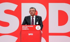 Özgür Özel'den Berlin'deki SPD Kongresi'nde Gazze çağrısı