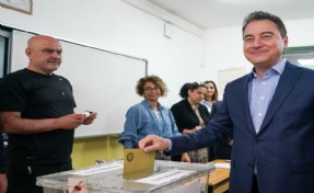 Ali Babacan oy kullandı; Seçim güvenliği açıklaması