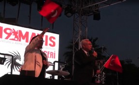 Başkan Selvitopu gençlere seslendi: Bu Cumhuriyet sizlere emanet!