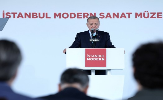 Erdoğan: Farklı düşünen sanatçılarımızı tehdit ettiler!