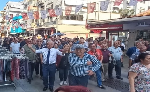 Eski Başkan Karabağ sahaya indi iktidara ilk mesaj: Bir ölür bin doğarız