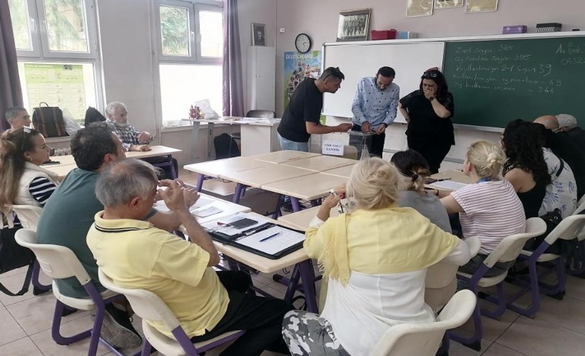 İzmir'de sandıklar açılıyor