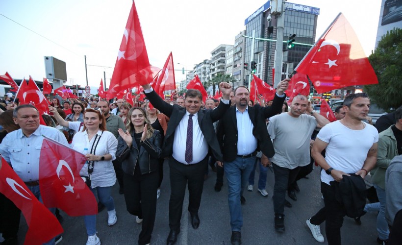 Karşıyaka 19 Mayıs’ta gelincik tarlasına dönüştü