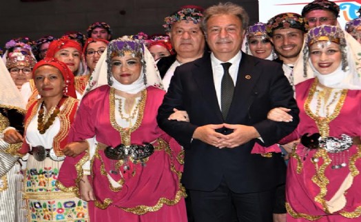 Bornova'da Balkan dansları rüzgarı esti